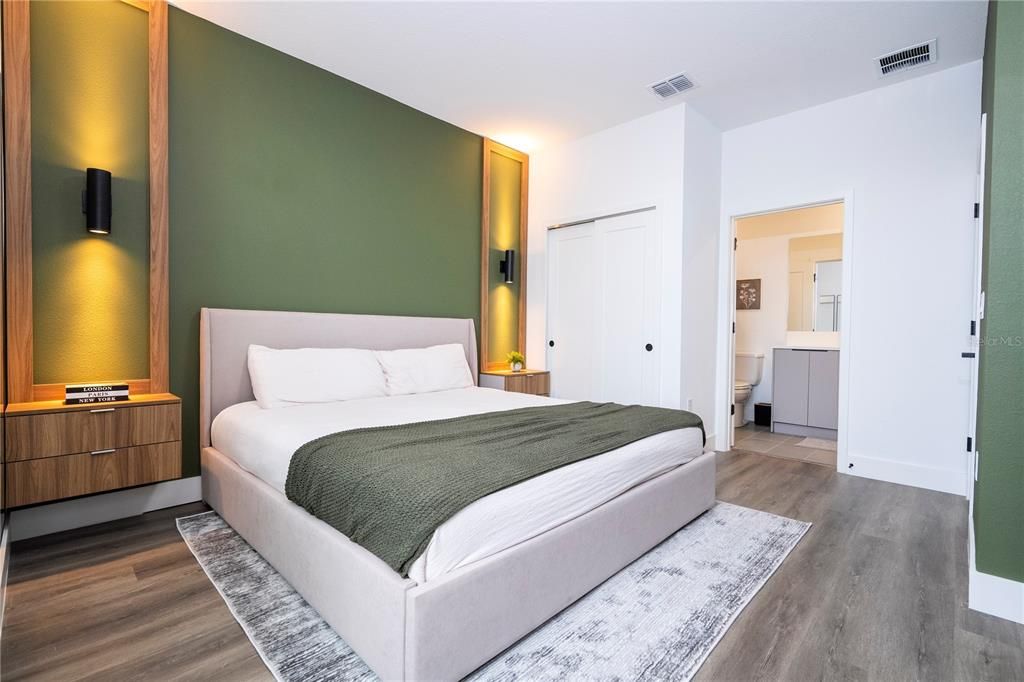 For Sale: $595,000 (5 beds, 4 baths, 2133 Square Feet)