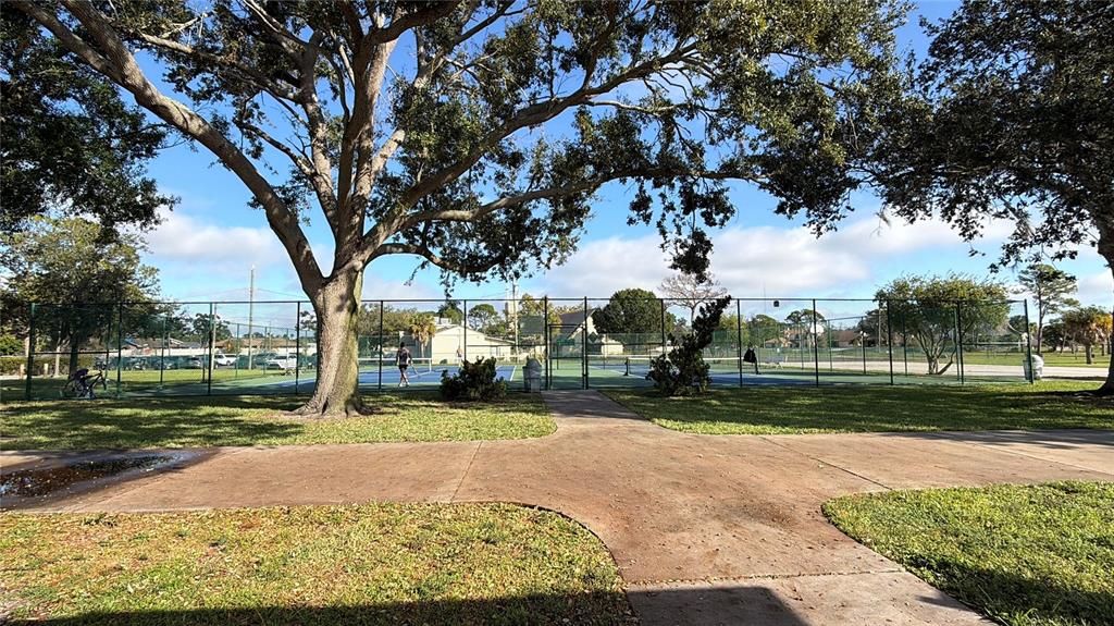 合同活跃: $1,175,000 (3 贝兹, 2 浴室, 2544 平方英尺)