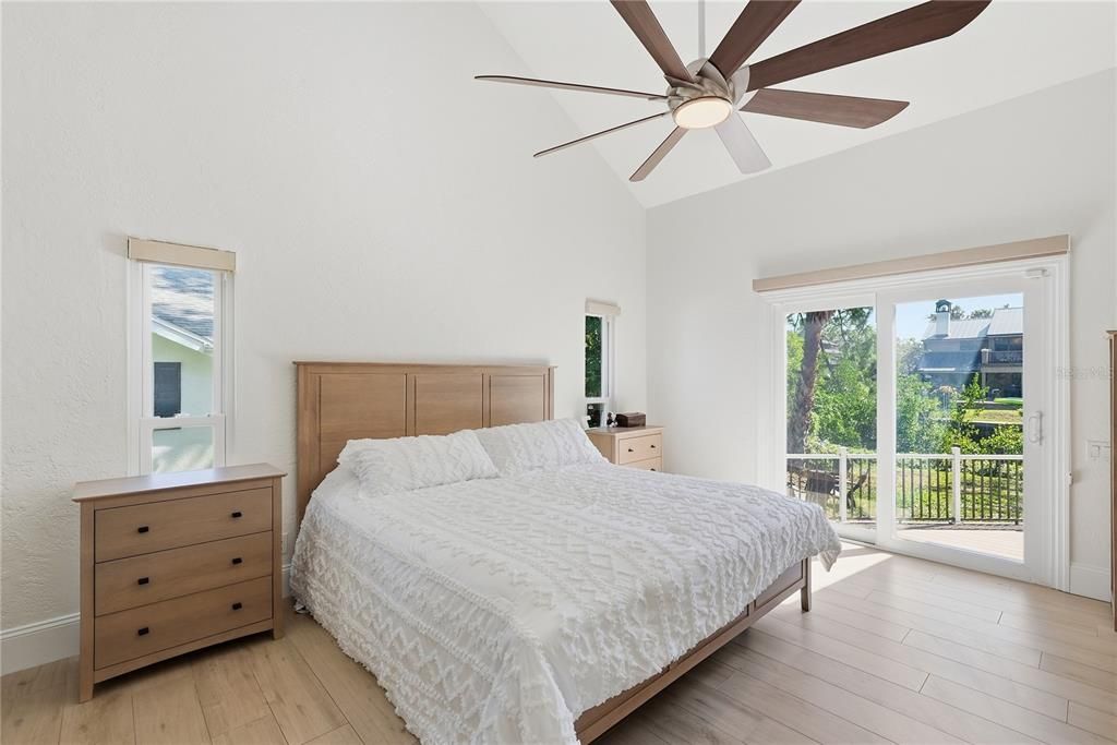 合同活跃: $1,175,000 (3 贝兹, 2 浴室, 2544 平方英尺)