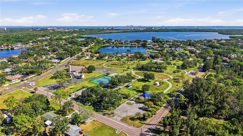 合同活跃: $1,175,000 (3 贝兹, 2 浴室, 2544 平方英尺)