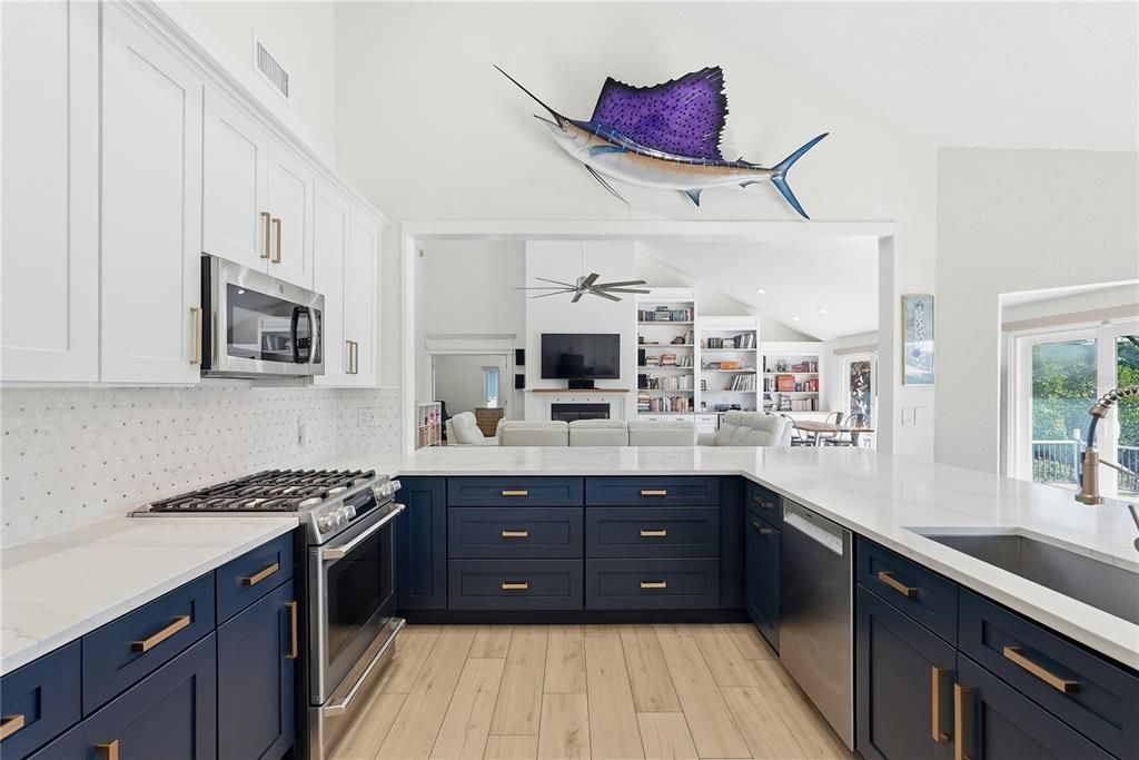 合同活跃: $1,175,000 (3 贝兹, 2 浴室, 2544 平方英尺)