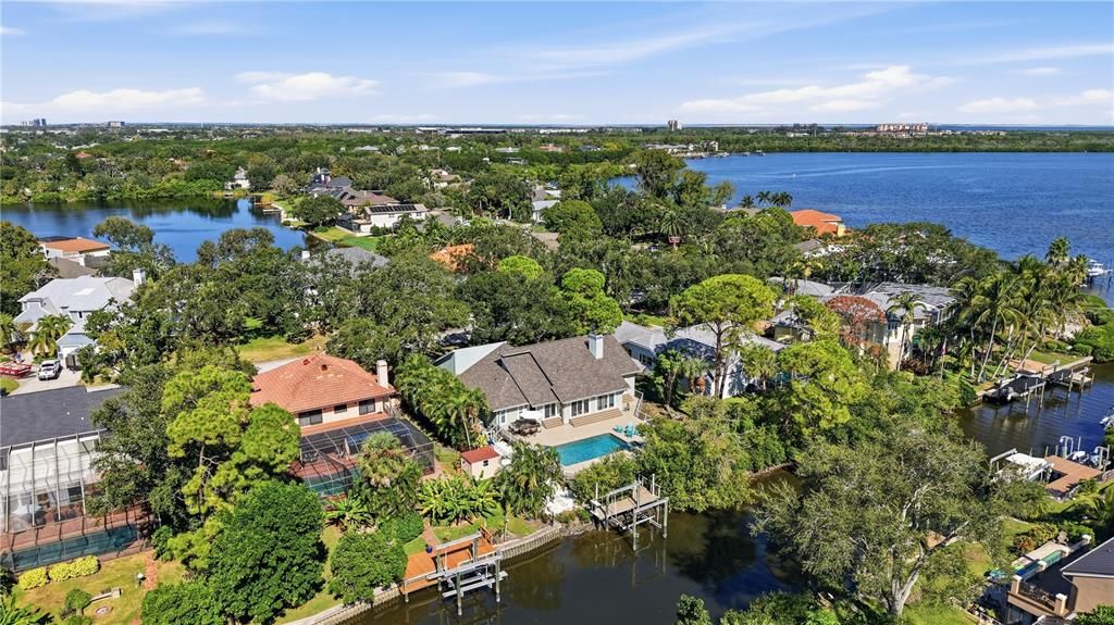 合同活跃: $1,175,000 (3 贝兹, 2 浴室, 2544 平方英尺)