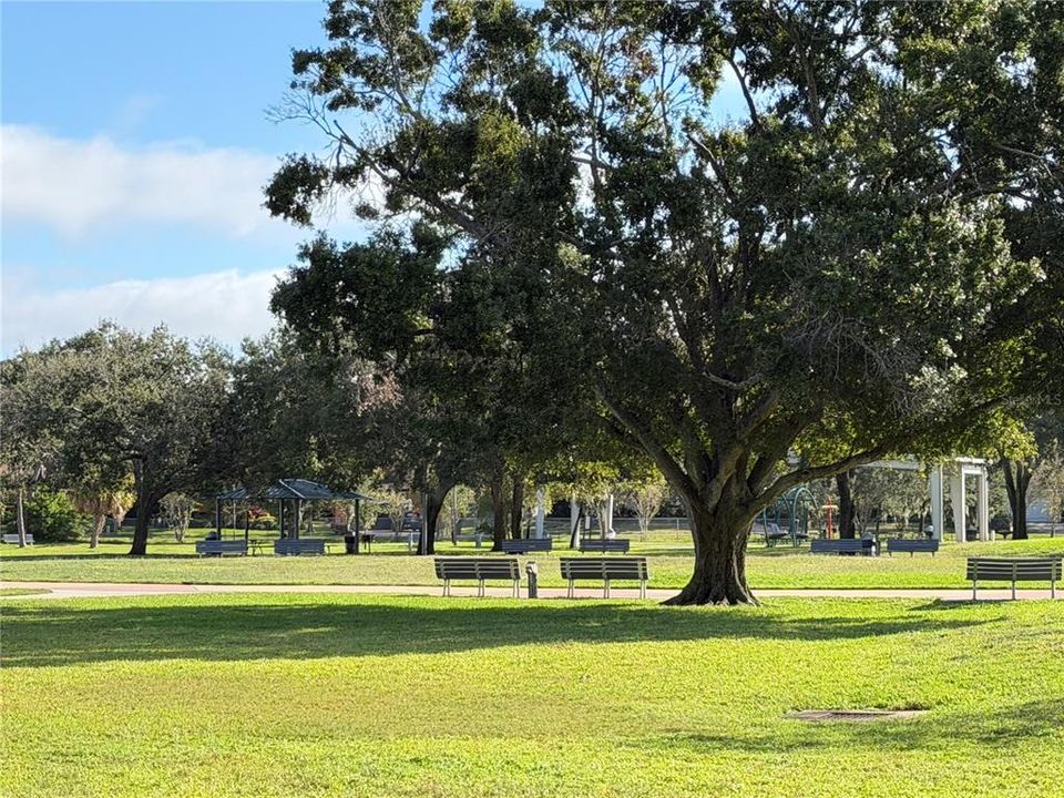 合同活跃: $1,175,000 (3 贝兹, 2 浴室, 2544 平方英尺)