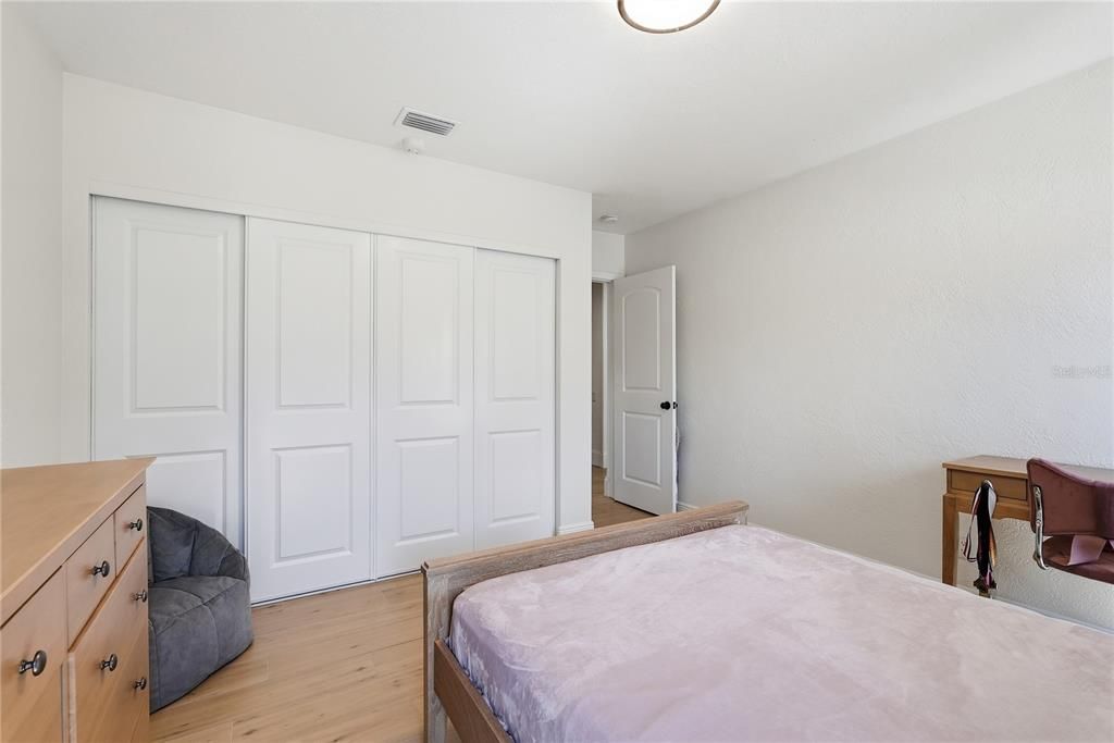 合同活跃: $1,175,000 (3 贝兹, 2 浴室, 2544 平方英尺)