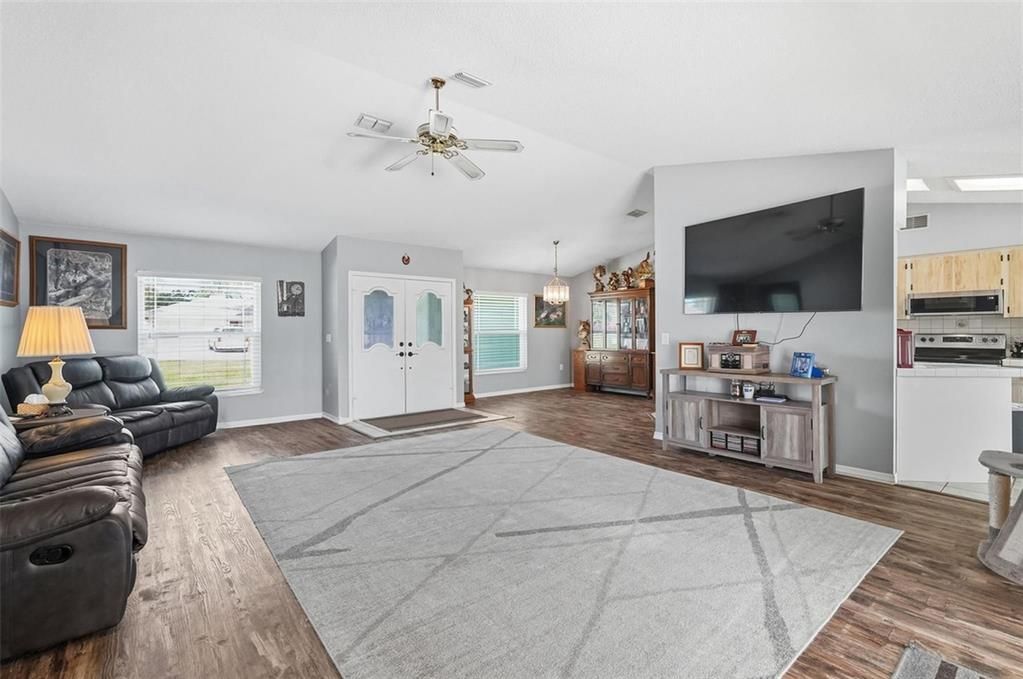 待售: $314,900 (2 贝兹, 2 浴室, 1611 平方英尺)