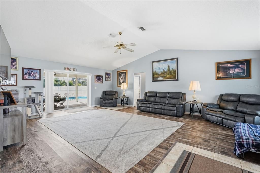 待售: $314,900 (2 贝兹, 2 浴室, 1611 平方英尺)