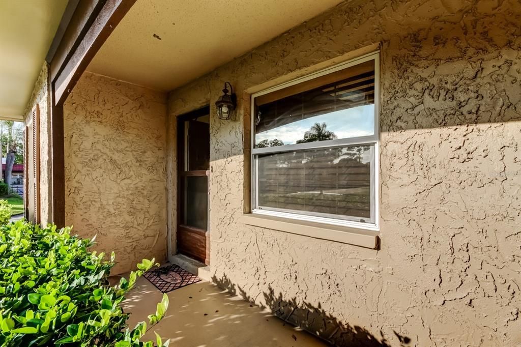 For Sale: $185,000 (2 beds, 2 baths, 945 Square Feet)