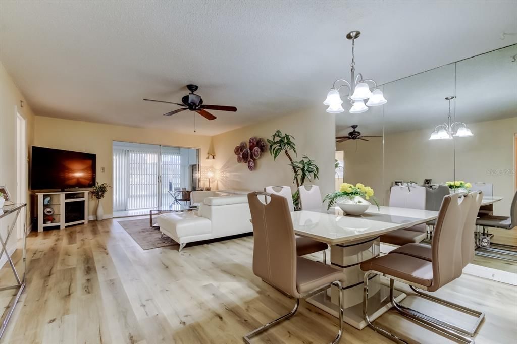 For Sale: $185,000 (2 beds, 2 baths, 945 Square Feet)