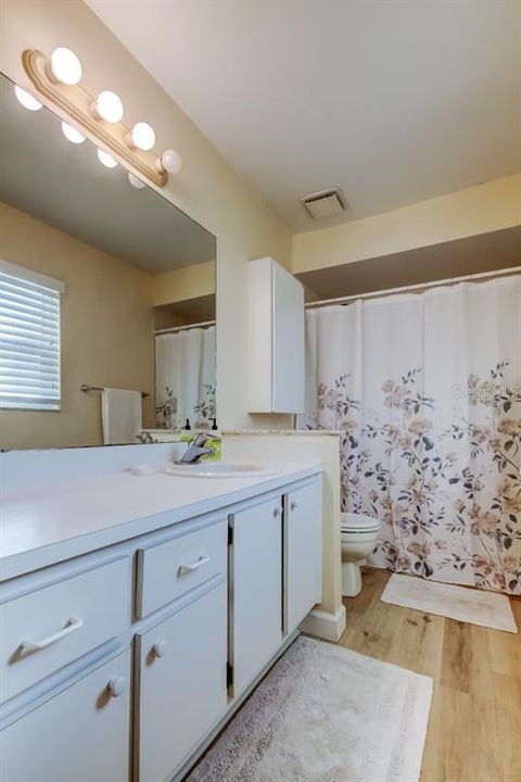 For Sale: $185,000 (2 beds, 2 baths, 945 Square Feet)