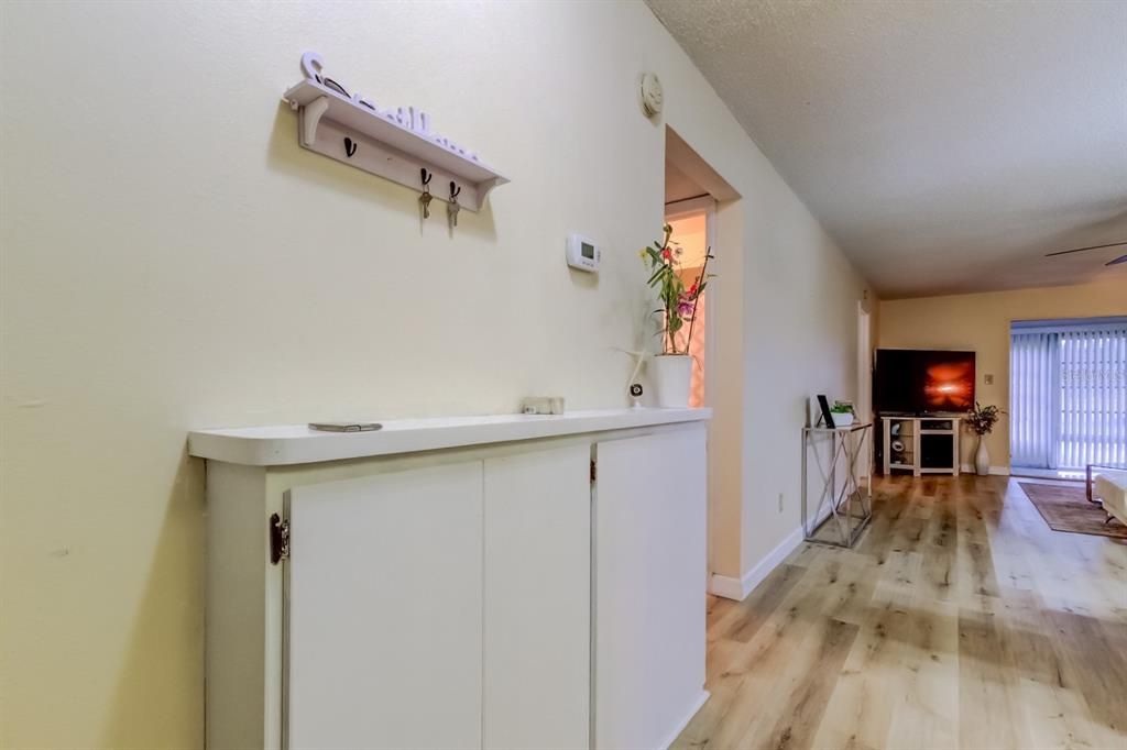 For Sale: $185,000 (2 beds, 2 baths, 945 Square Feet)