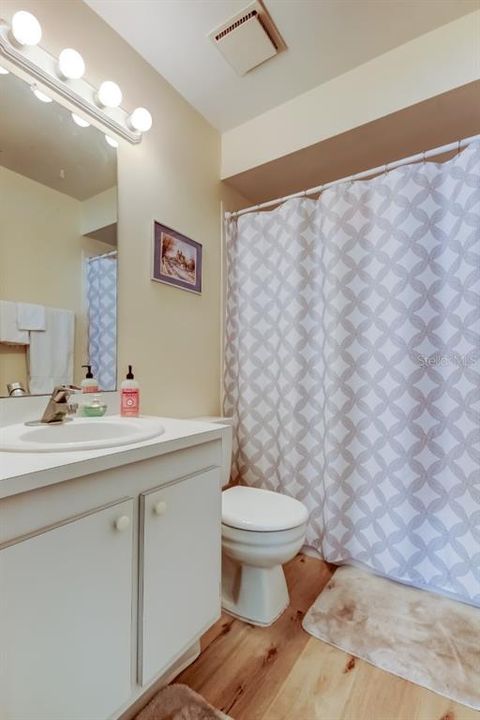 For Sale: $185,000 (2 beds, 2 baths, 945 Square Feet)