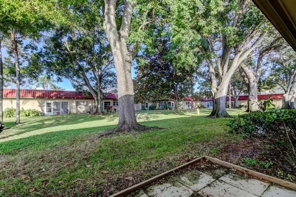 For Sale: $185,000 (2 beds, 2 baths, 945 Square Feet)