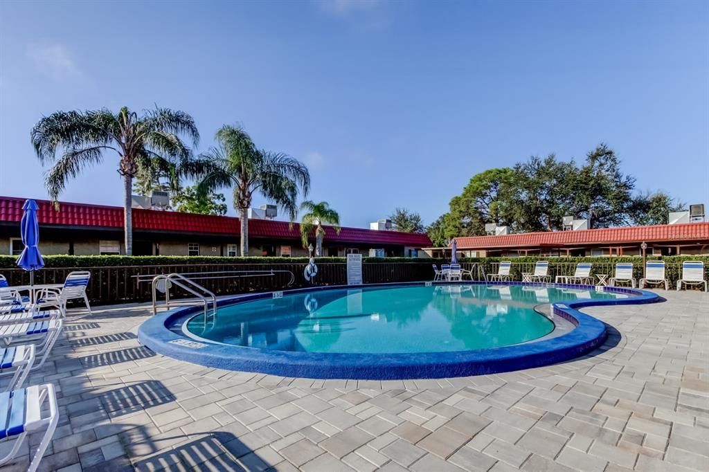 For Sale: $185,000 (2 beds, 2 baths, 945 Square Feet)