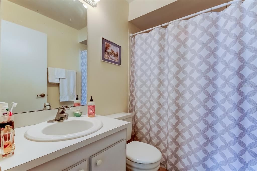 For Sale: $185,000 (2 beds, 2 baths, 945 Square Feet)