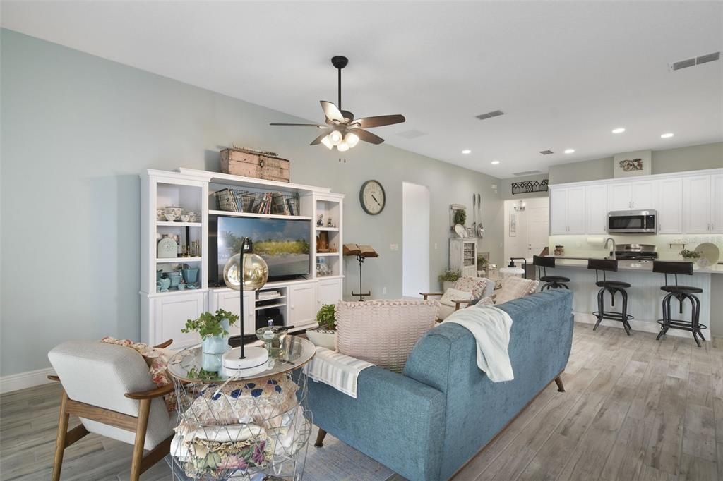 For Sale: $379,990 (2 beds, 2 baths, 1778 Square Feet)