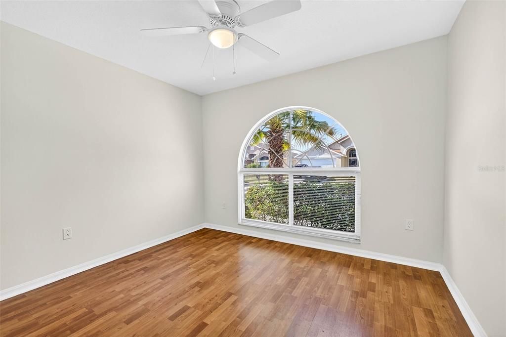 合同活跃: $375,000 (3 贝兹, 2 浴室, 1516 平方英尺)