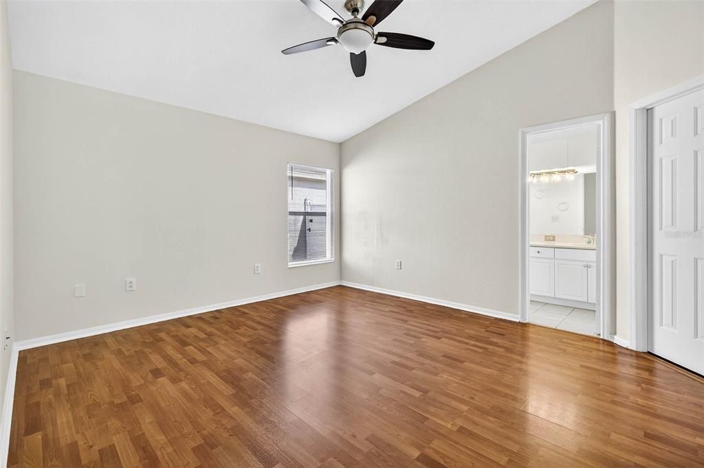 合同活跃: $375,000 (3 贝兹, 2 浴室, 1516 平方英尺)