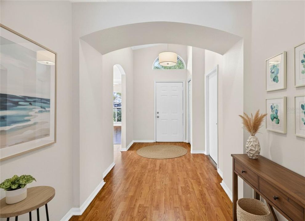 合同活跃: $375,000 (3 贝兹, 2 浴室, 1516 平方英尺)