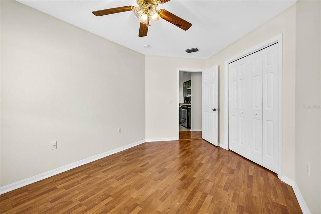 合同活跃: $375,000 (3 贝兹, 2 浴室, 1516 平方英尺)