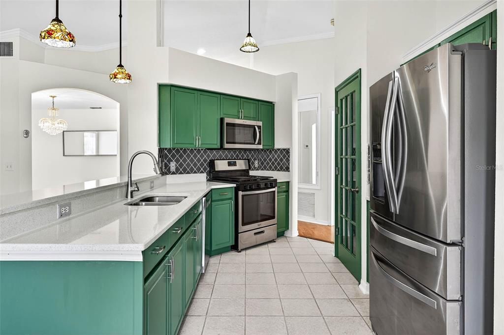 合同活跃: $375,000 (3 贝兹, 2 浴室, 1516 平方英尺)