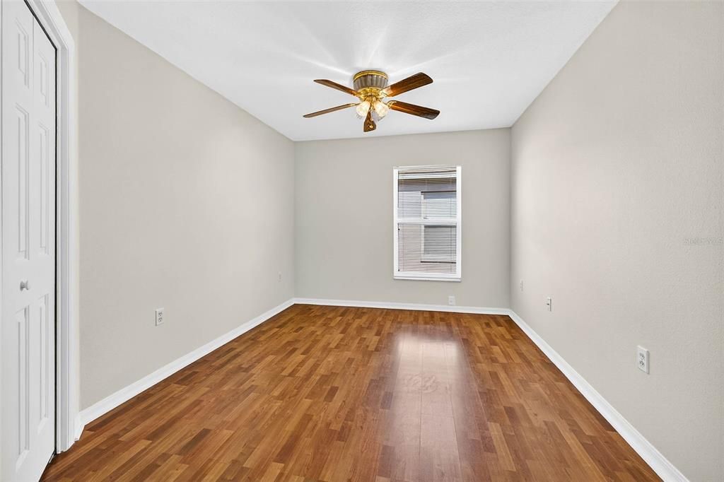 合同活跃: $375,000 (3 贝兹, 2 浴室, 1516 平方英尺)