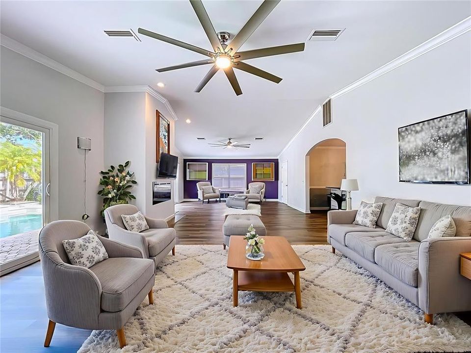 待售: $435,000 (3 贝兹, 2 浴室, 2094 平方英尺)