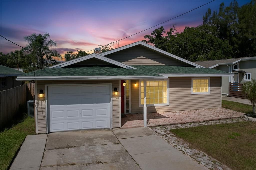 待售: $435,000 (3 贝兹, 2 浴室, 2094 平方英尺)