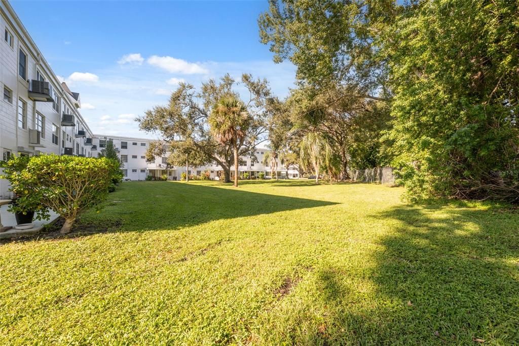 Active With Contract: $200,000 (2 beds, 2 baths, 1100 Square Feet)