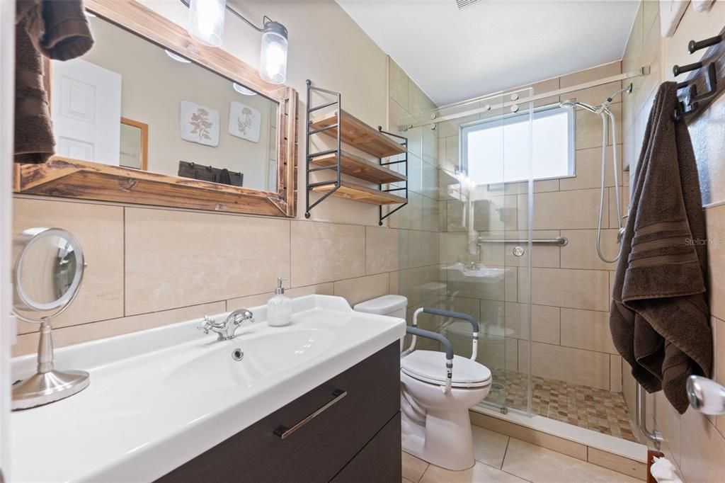 Active With Contract: $200,000 (2 beds, 2 baths, 1100 Square Feet)