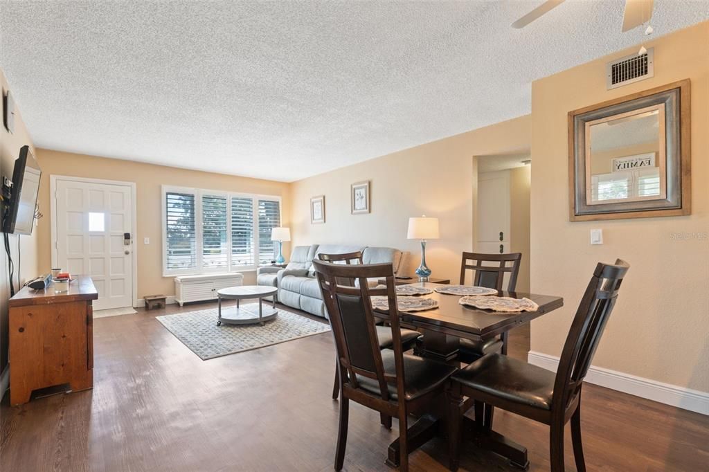 Active With Contract: $200,000 (2 beds, 2 baths, 1100 Square Feet)