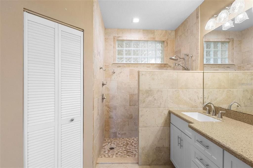 For Rent: $3,900 (3 beds, 2 baths, 1614 Square Feet)