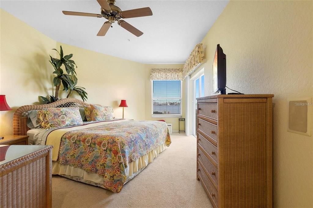 For Rent: $3,900 (3 beds, 2 baths, 1614 Square Feet)