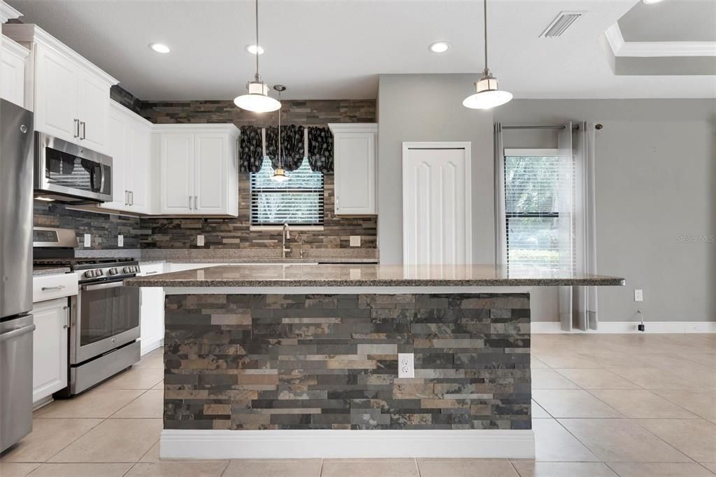 For Rent: $2,500 (2 beds, 2 baths, 1436 Square Feet)