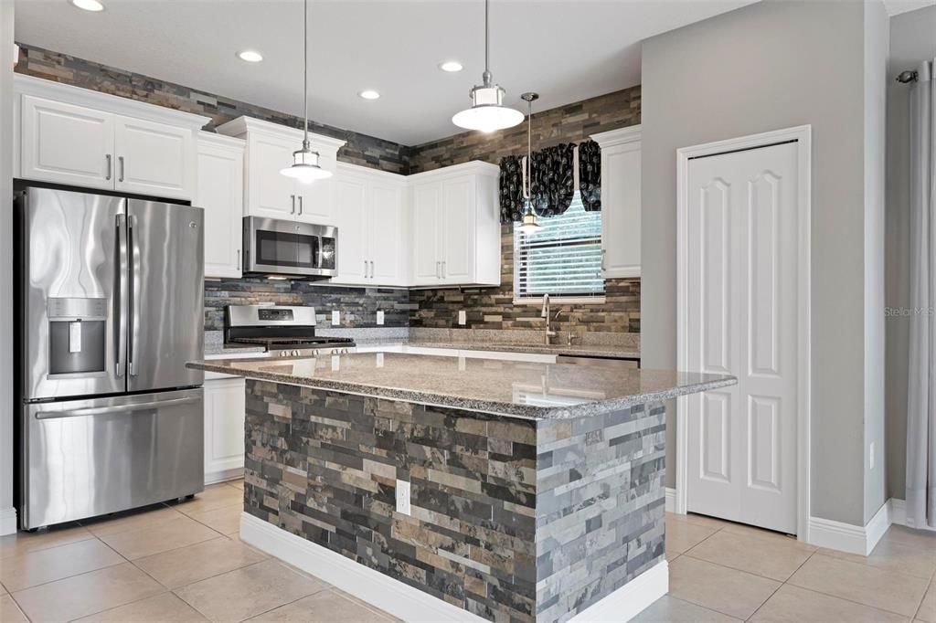 For Rent: $2,500 (2 beds, 2 baths, 1436 Square Feet)