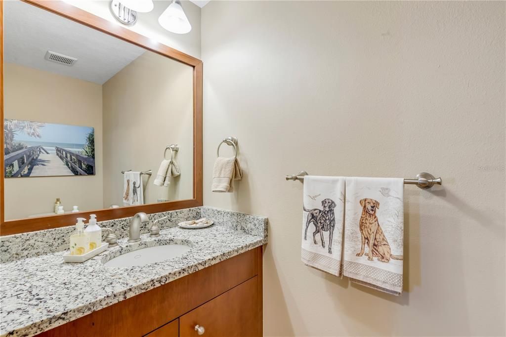 合同活跃: $719,900 (3 贝兹, 3 浴室, 2567 平方英尺)