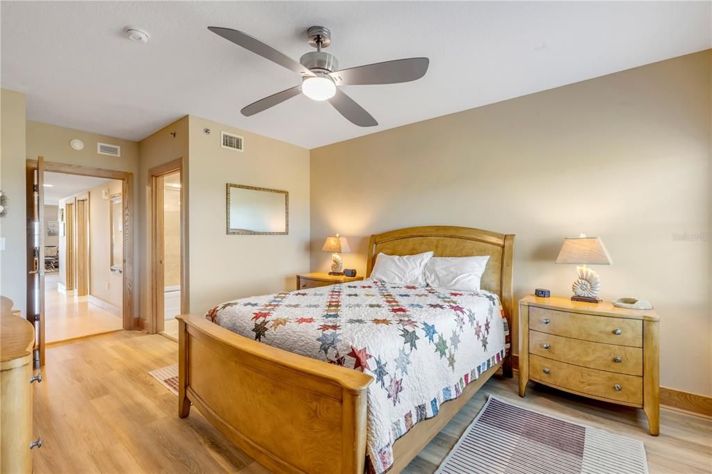 合同活跃: $719,900 (3 贝兹, 3 浴室, 2567 平方英尺)