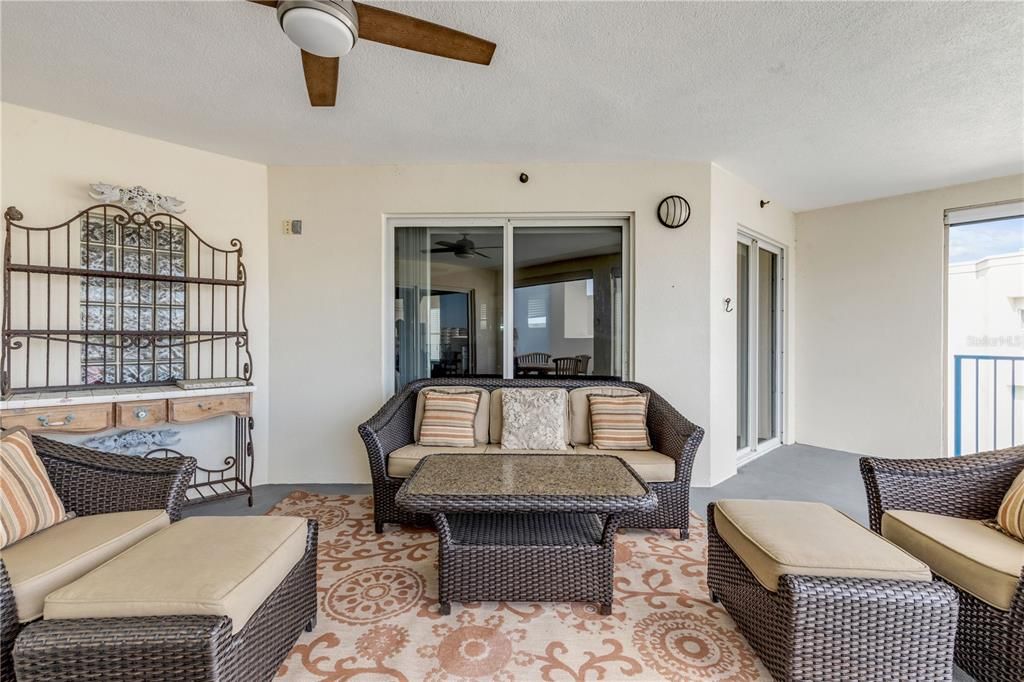 合同活跃: $719,900 (3 贝兹, 3 浴室, 2567 平方英尺)