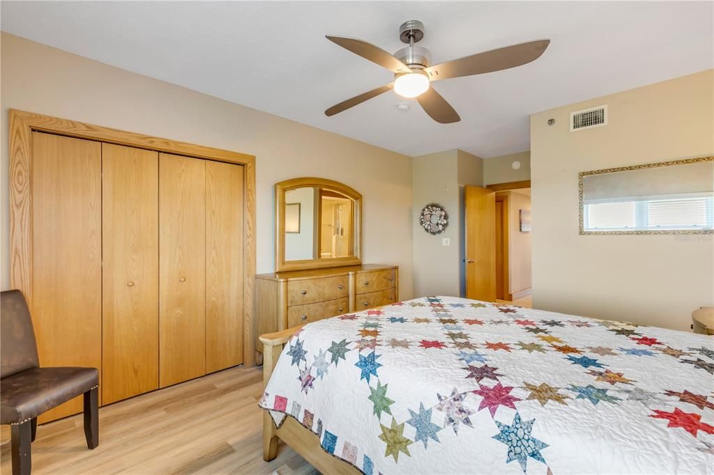 合同活跃: $719,900 (3 贝兹, 3 浴室, 2567 平方英尺)