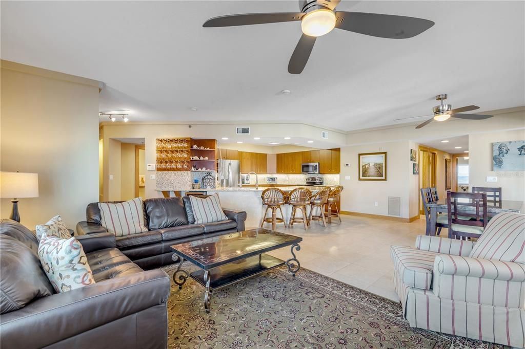 合同活跃: $719,900 (3 贝兹, 3 浴室, 2567 平方英尺)