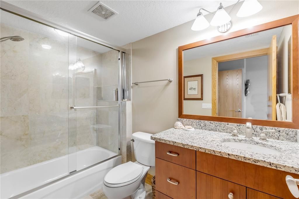 合同活跃: $719,900 (3 贝兹, 3 浴室, 2567 平方英尺)