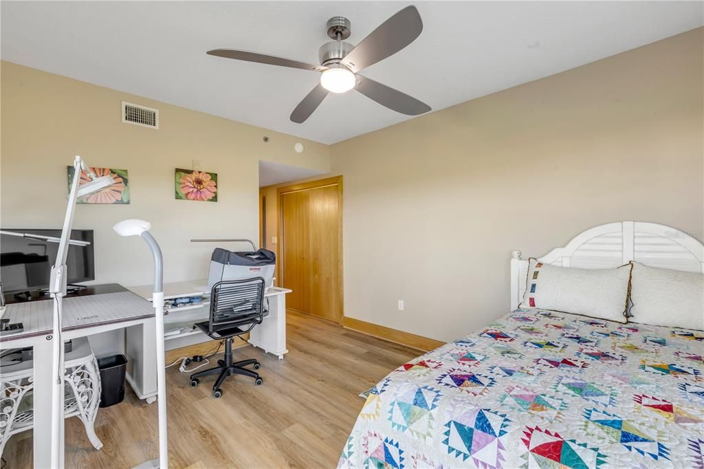 合同活跃: $719,900 (3 贝兹, 3 浴室, 2567 平方英尺)