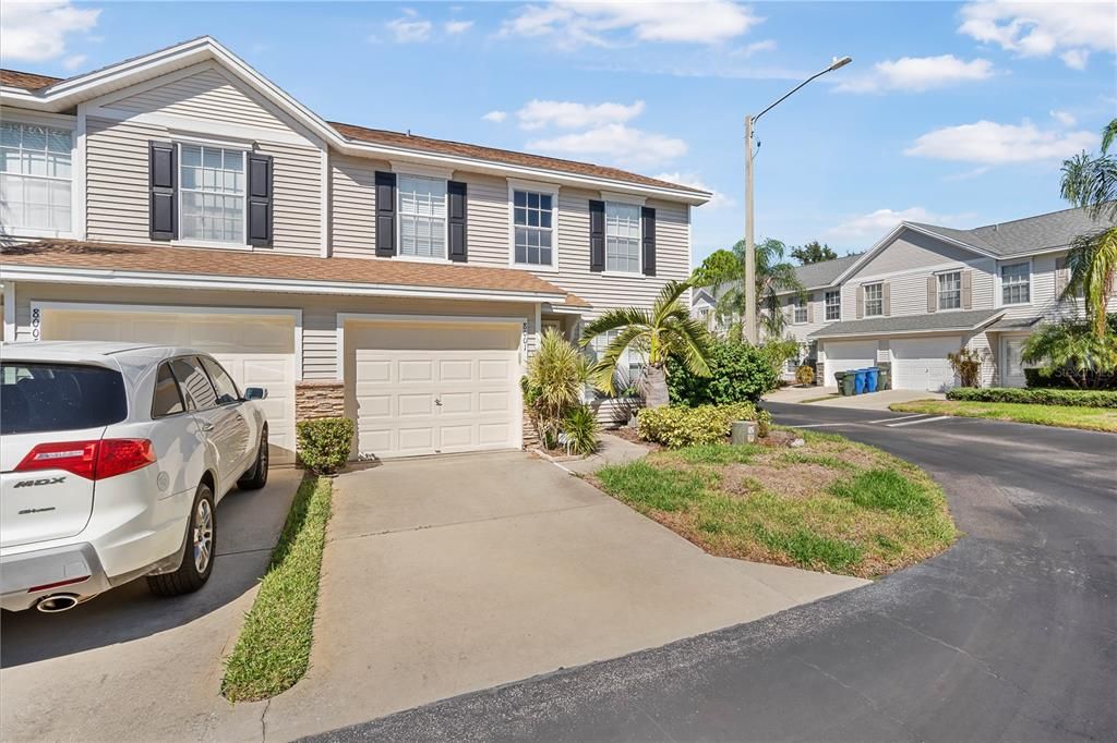 Activo con contrato: $2,025 (2 camas, 1 baños, 1271 Pies cuadrados)