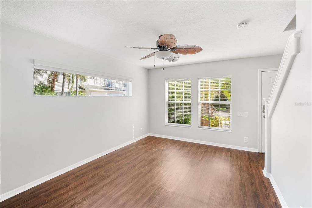 Activo con contrato: $2,025 (2 camas, 1 baños, 1271 Pies cuadrados)