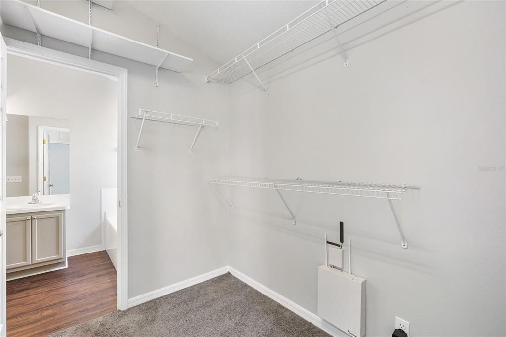 Activo con contrato: $2,025 (2 camas, 1 baños, 1271 Pies cuadrados)