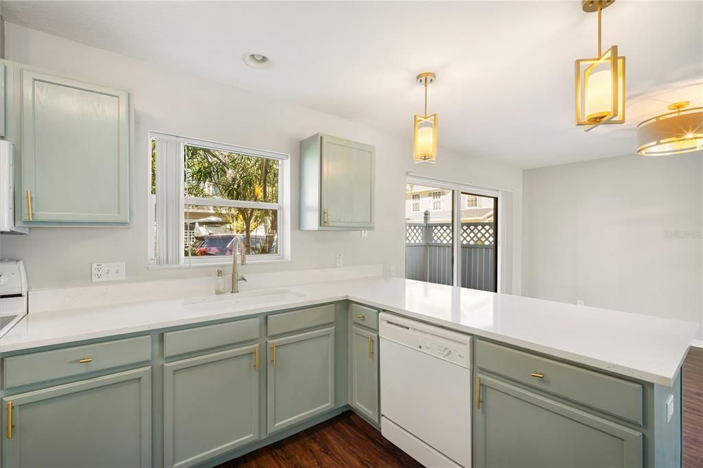 Activo con contrato: $2,025 (2 camas, 1 baños, 1271 Pies cuadrados)