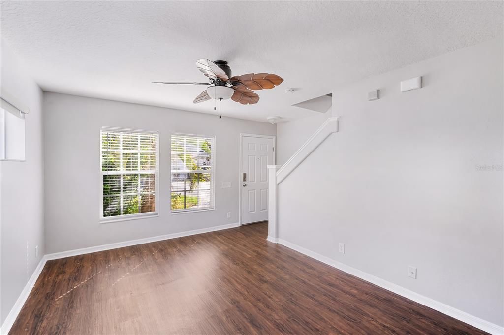 Activo con contrato: $2,025 (2 camas, 1 baños, 1271 Pies cuadrados)