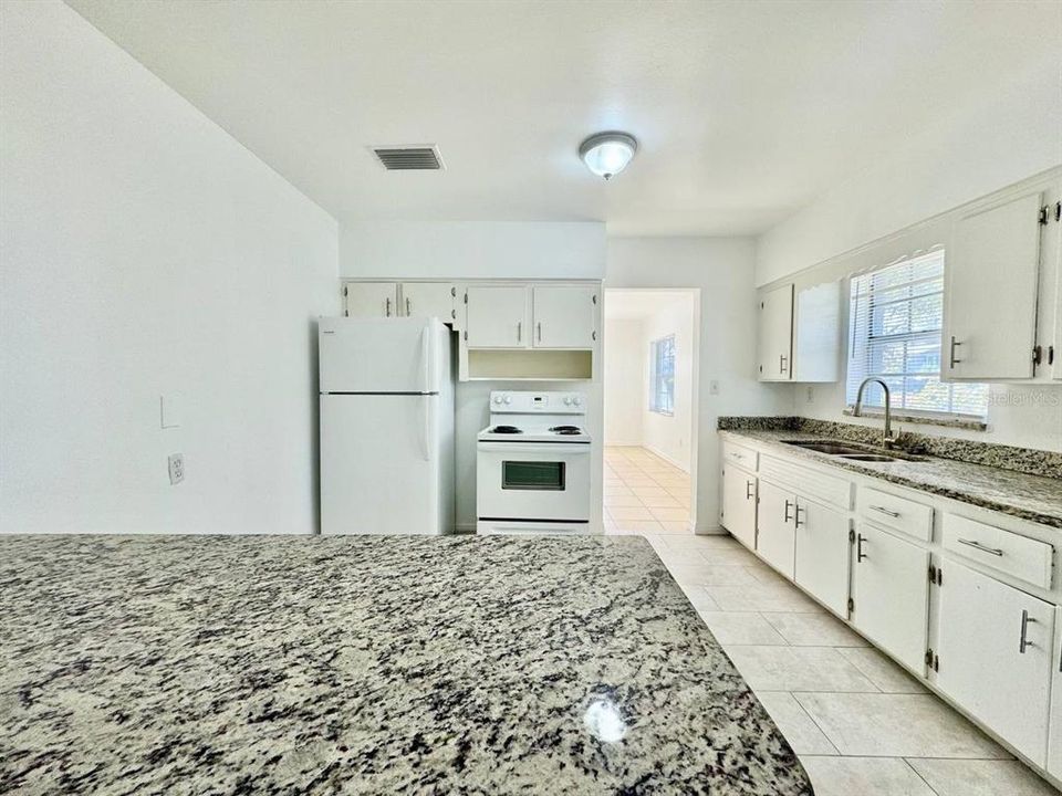 出租: $1,700 (3 贝兹, 1 浴室, 1272 平方英尺)