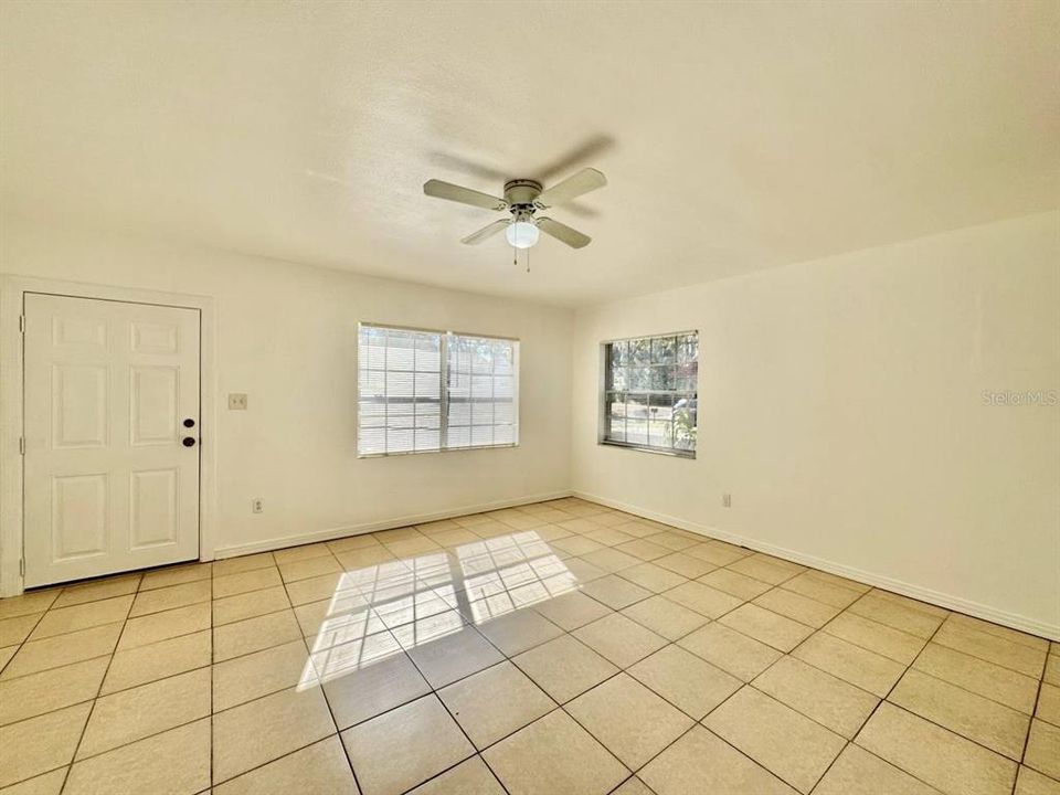 出租: $1,700 (3 贝兹, 1 浴室, 1272 平方英尺)