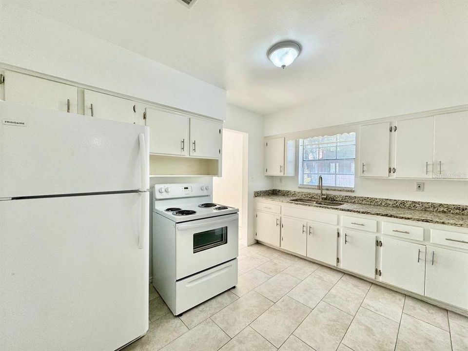 出租: $1,700 (3 贝兹, 1 浴室, 1272 平方英尺)