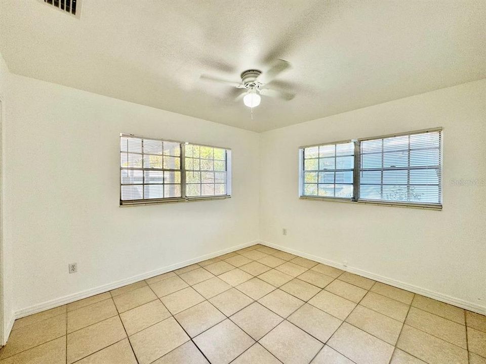 出租: $1,700 (3 贝兹, 1 浴室, 1272 平方英尺)